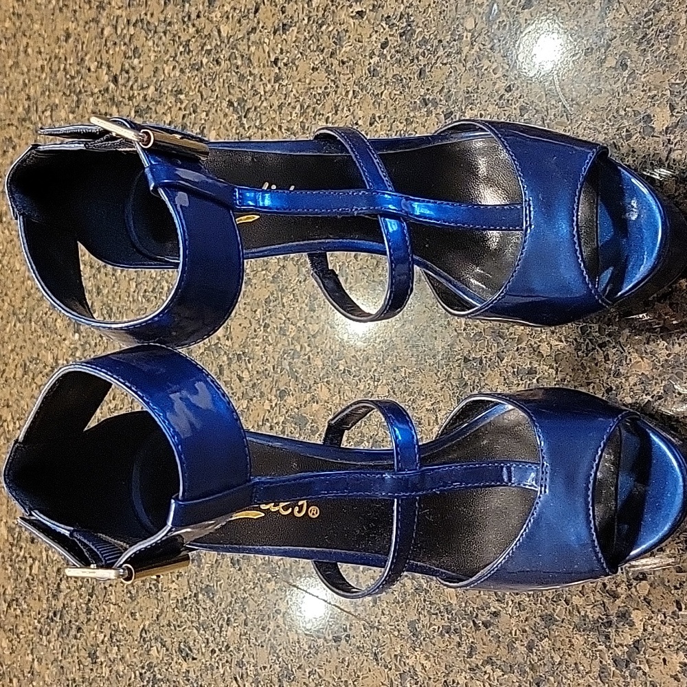 NWOT CANDIE'S Blue Patent Platform Heels